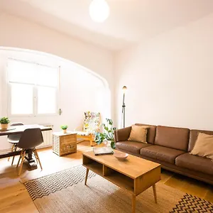 Apartment Casa Playa Zurriola-aviso-obras En La Fachada Del Patio Hasta Mayo O Junio-no Ha Habido Quejas Por El Ruido-precio Bajo- House Playa Zurriola-warning-works On The Facade Of The Patio Until Or June-there Have Been No Noise Complaints- Price, San Sebastian